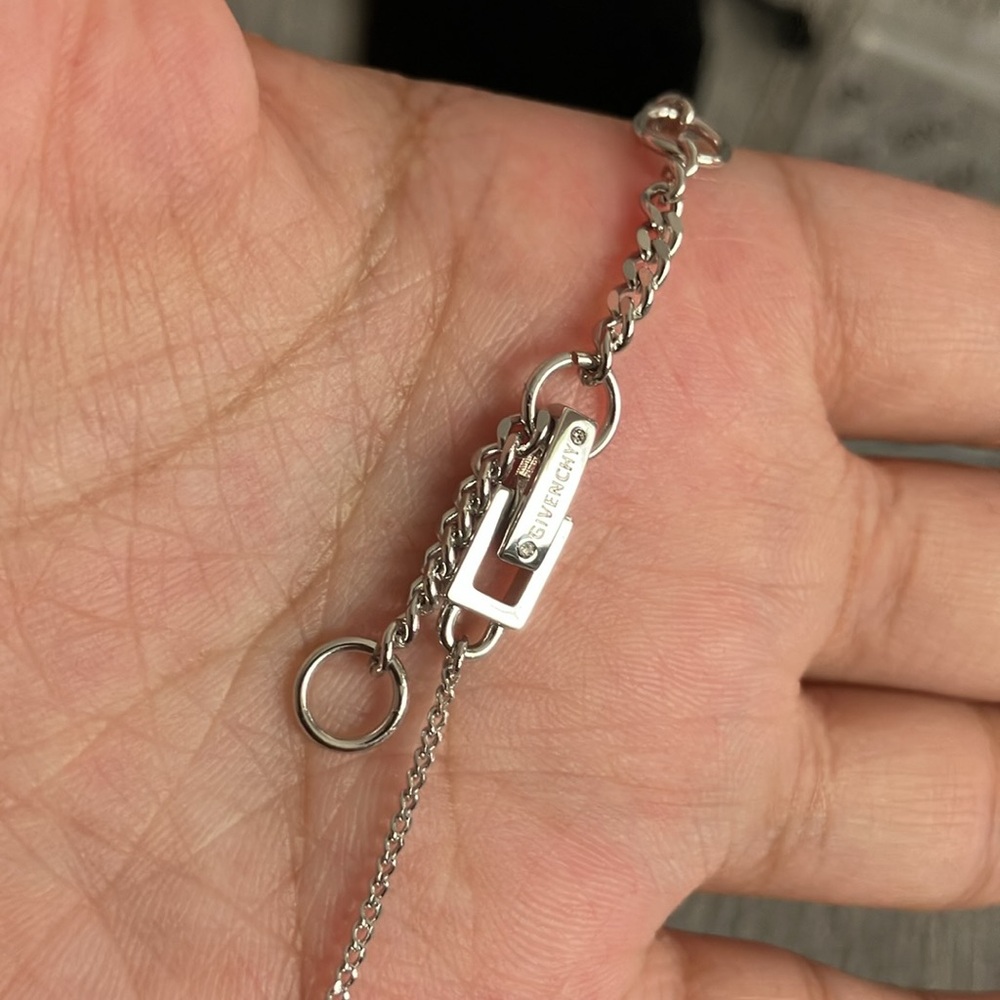 Givenchy necklace - Picture 6 of 14